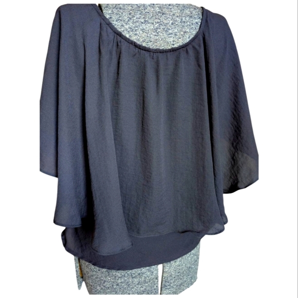 Future Collective NWT Flowy Flutter Sleeve Blouse Sz M - Picture 8 of 9